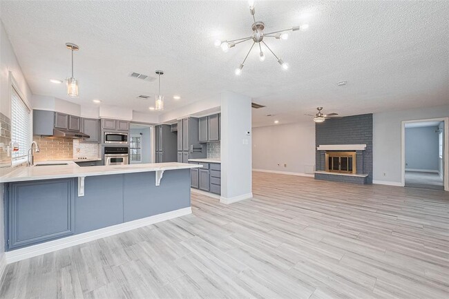 Building Photo - 2115 Streamcrest Ln