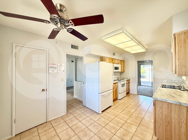 Building Photo - 10829 W Sarabande Cir