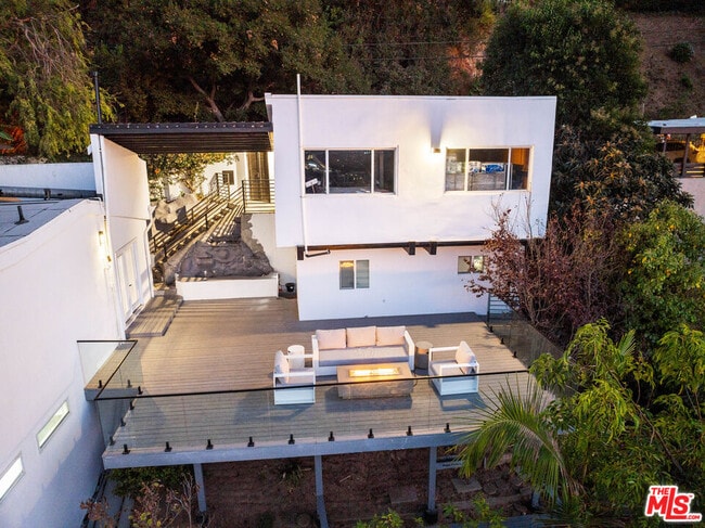 Building Photo - 3541 Multiview Dr