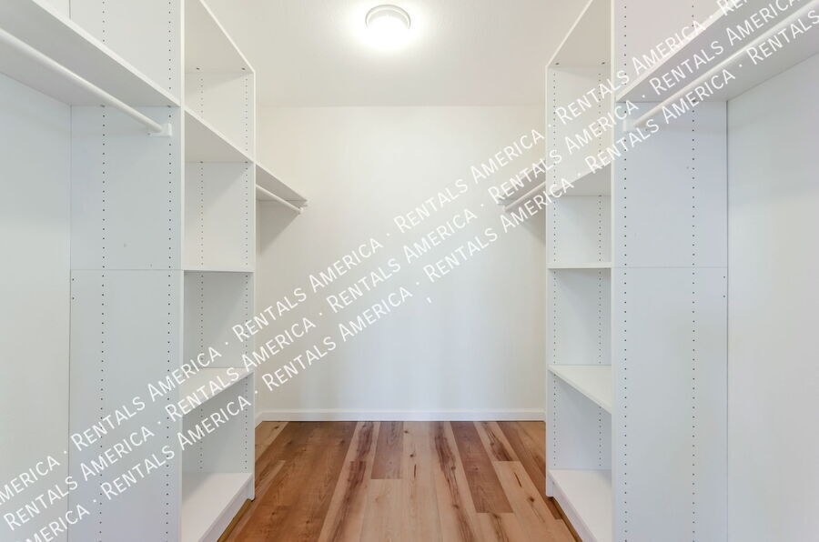 Building Photo - 3951 W Irvington Rd