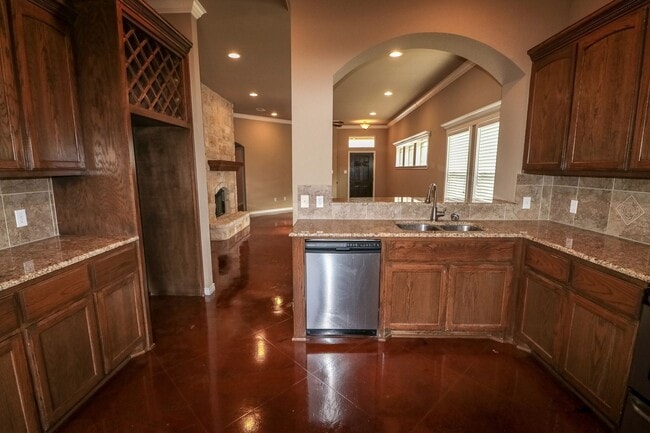 Building Photo - 4 Bedroom Single Family Home:  Move in Special: