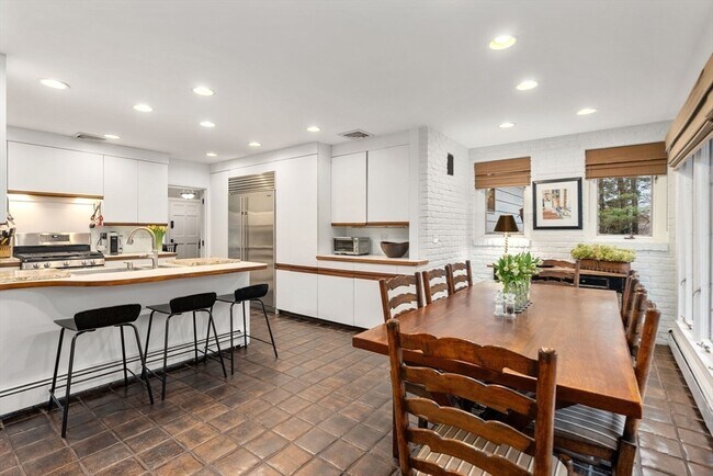 Building Photo - 21 Gail Rd