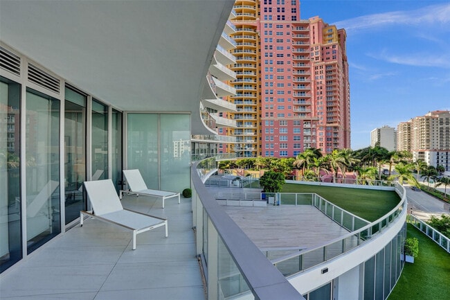 Building Photo - 2200 N Ocean Blvd