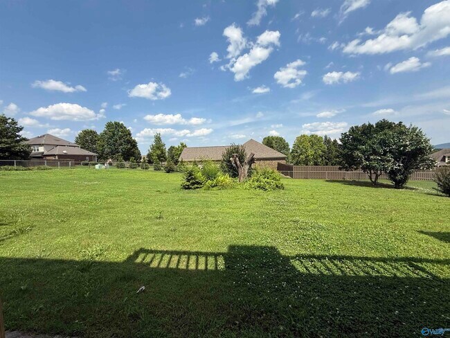 Building Photo - 122 Mykeys Way