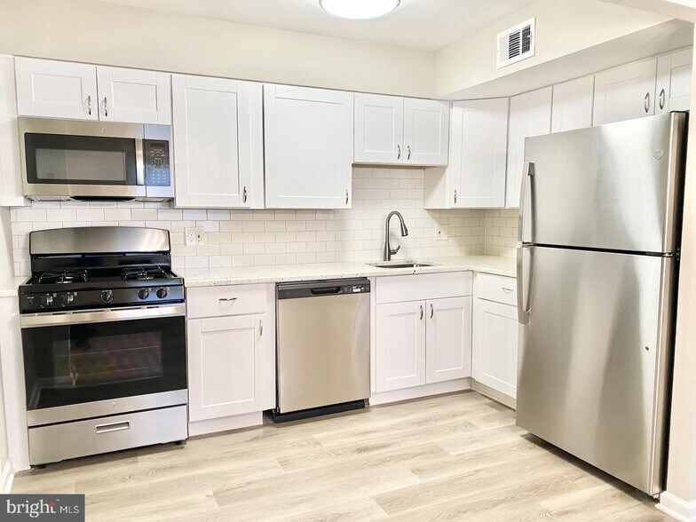 Building Photo - 6288 Rose Hill Ct