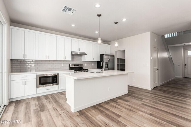 Building Photo - 6537 N 15th Dr