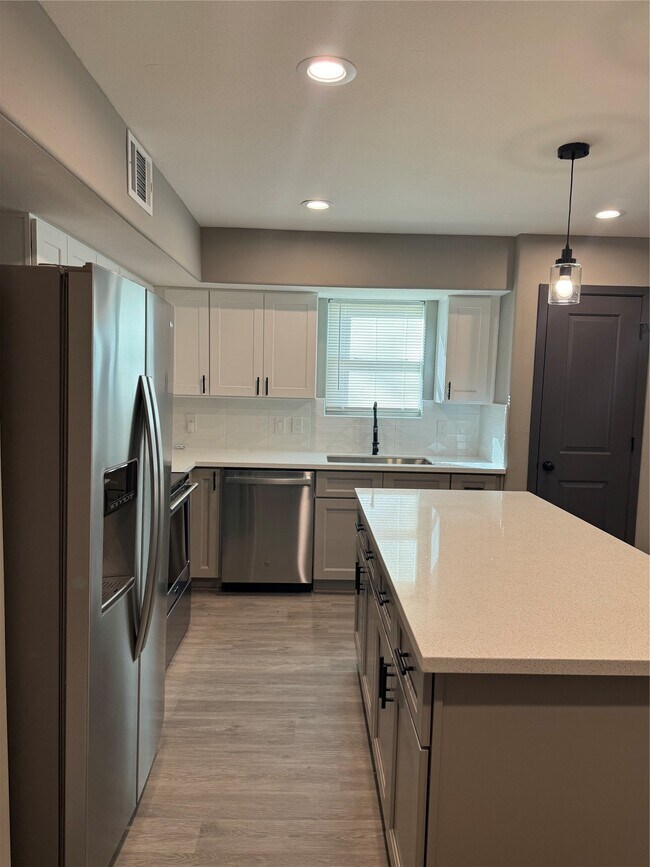 Building Photo - 7906 Sexton St