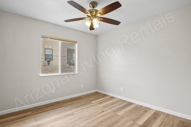 Building Photo - OSBO3240