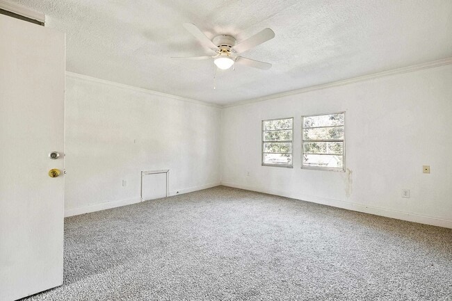 Building Photo - 3100 S Mulberry St