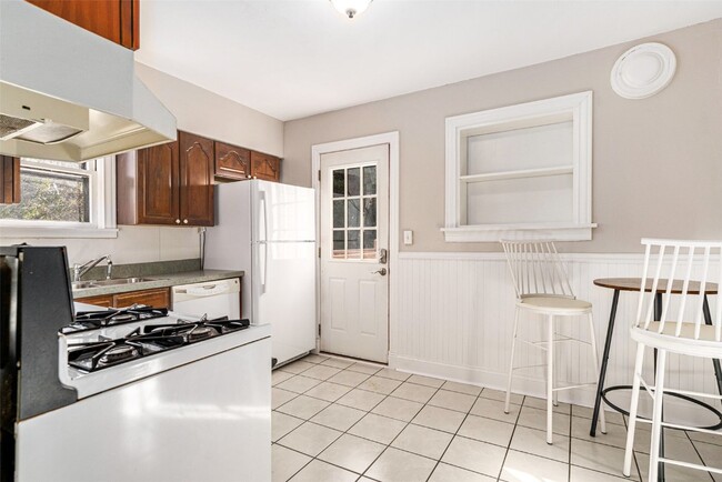 Building Photo - 51 S Laclede Station Rd