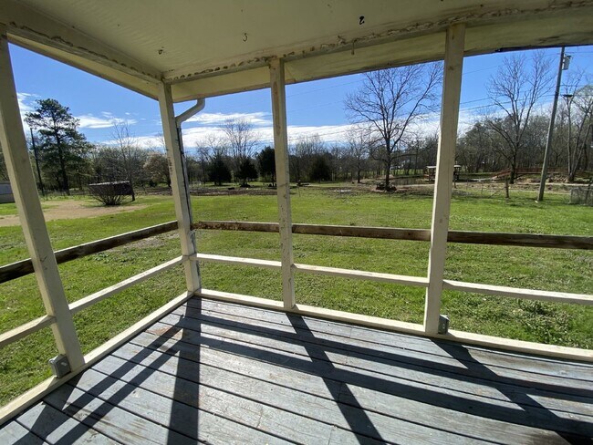 Building Photo - 3 Bed, 1.5 Bath | Charming Neighborhood | Close to Costco, Topgolf, and Shopping