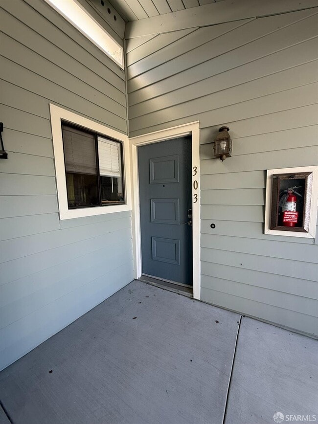 Building Photo - 3660 Knollwood Terrace