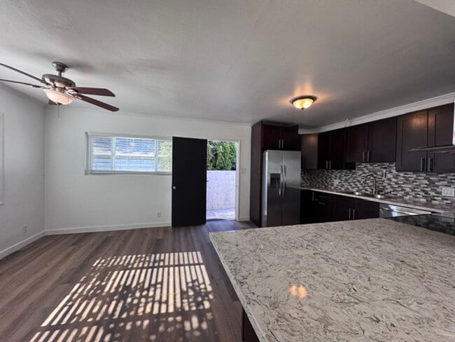 Building Photo - Charming 3-Bedroom Home with 2-Car Garage & Driveway Parking in North Long Beach