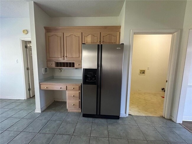 Building Photo - 5463 Henning Dr W