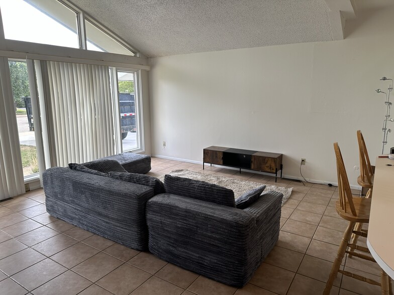 Building Photo - 2623 Sherwood Cir