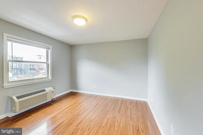 Building Photo - 604 Longfellow St NW