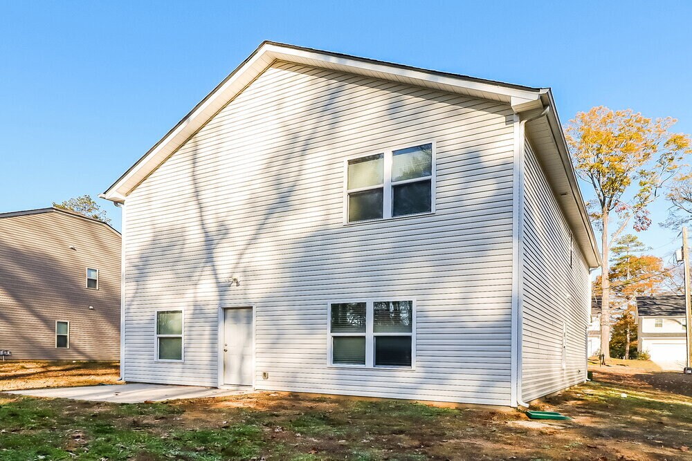 Building Photo - 1017 Helms Rd