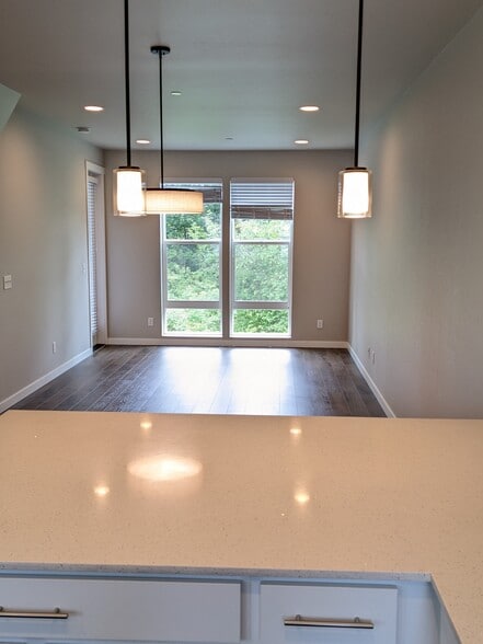 Building Photo - 13717 Admiralty Way