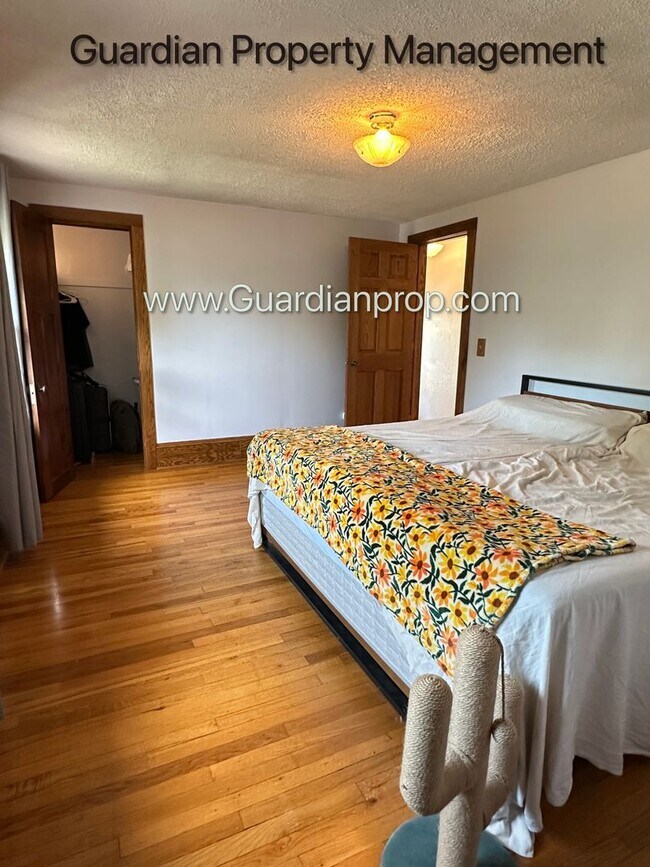 Building Photo - 4147 Snelling Ave