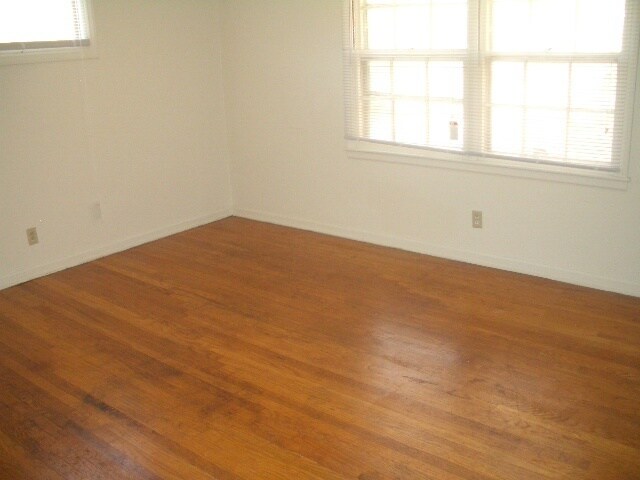 Building Photo - Midtown Duplex close to KU Med and 39th Street Shops and Entertainment
