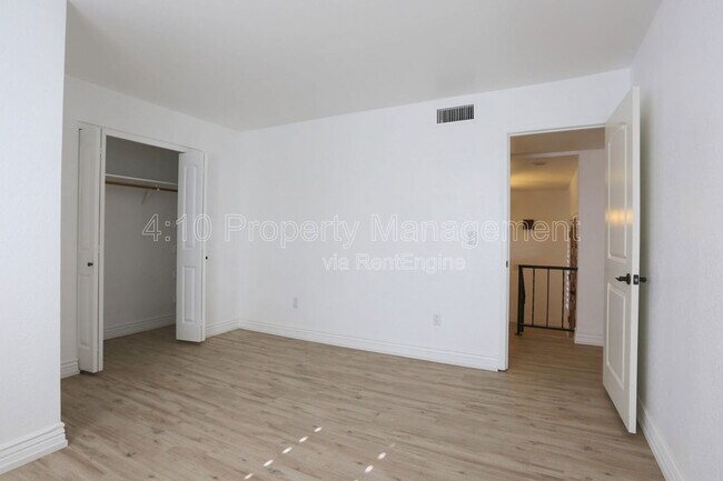 Building Photo - 951 E Leeward Ln