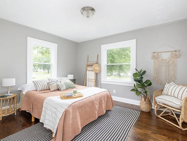Building Photo - Vintage Charm, Modern Comfort & a Fully Fenced Backyard in Madison