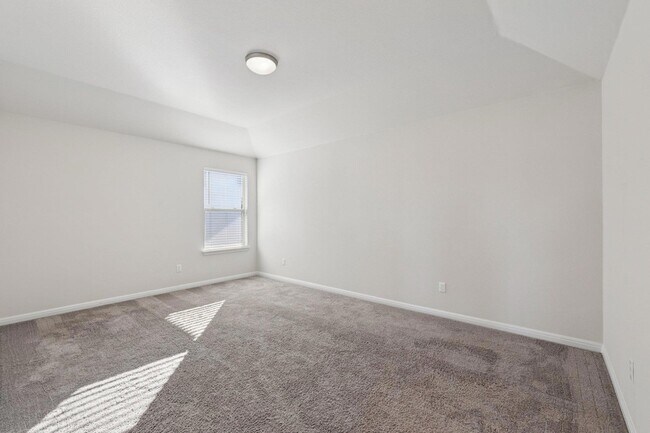 Building Photo - 308 Castlefields St