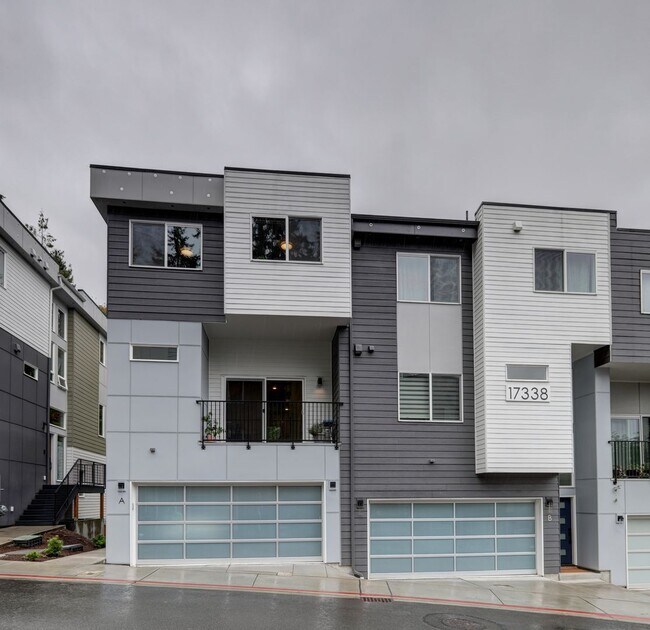 Primary Photo - Beautiful and Spacious 4bd/4ba Townhome Av...