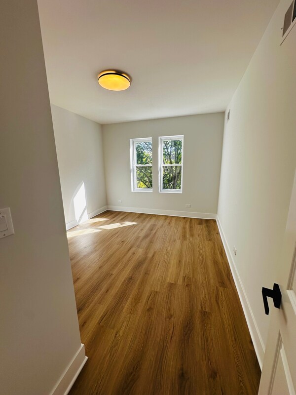Building Photo - 5504 N Kimball Ave