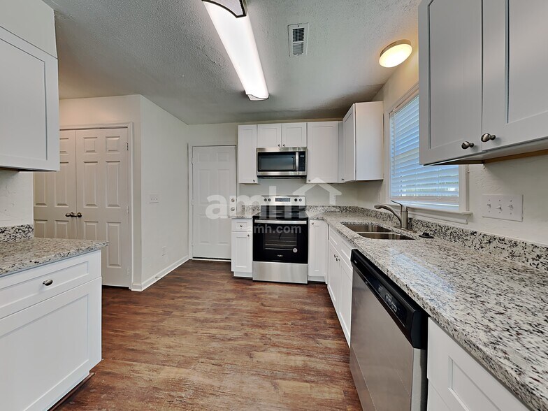 Building Photo - 3801 Cranwell Ct