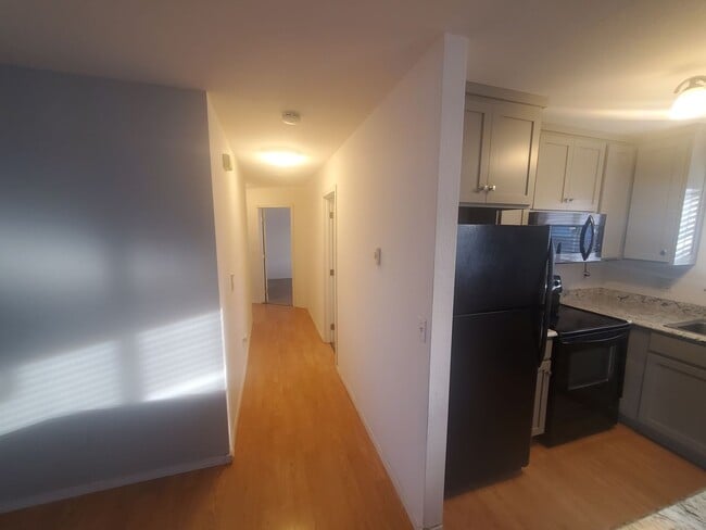 Building Photo - 3 Bed 2 Bath - Single Level - Fenced - 2 C...