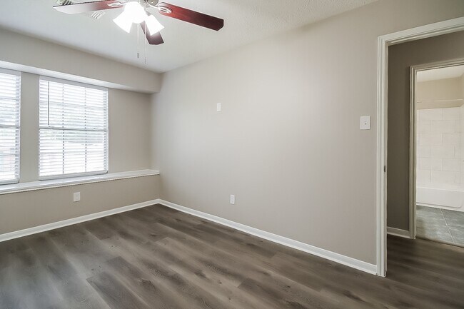 Building Photo - 28710 Sedgefield St