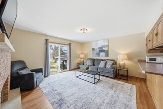 Building Photo - 1201-1203 Johnston Drive-SI ID1497747P