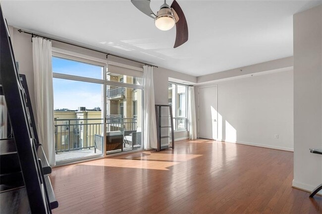 Building Photo - 711 Cosmopolitan Dr NE