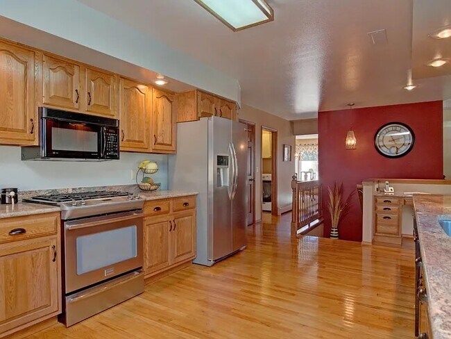 Building Photo - 790 Popes Valley Dr