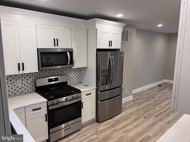 Building Photo - 137 Vassar St