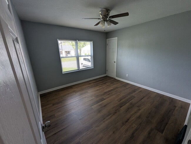 Building Photo - Cutest Corner Lot - Section 8 Friendly