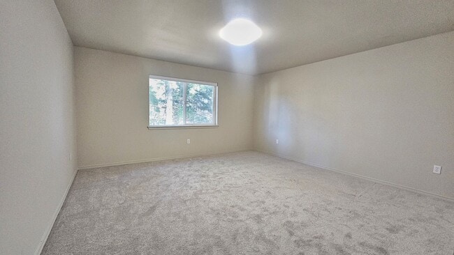 Building Photo - Beautiful 5 bed 2.5 Bath Home in Renton Highlands