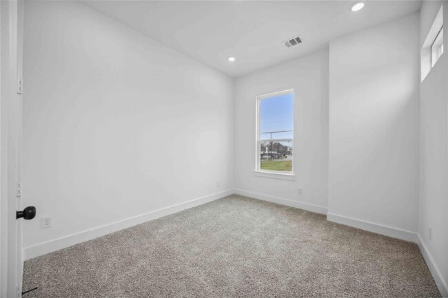 Building Photo - 8103 Calhoun Rd