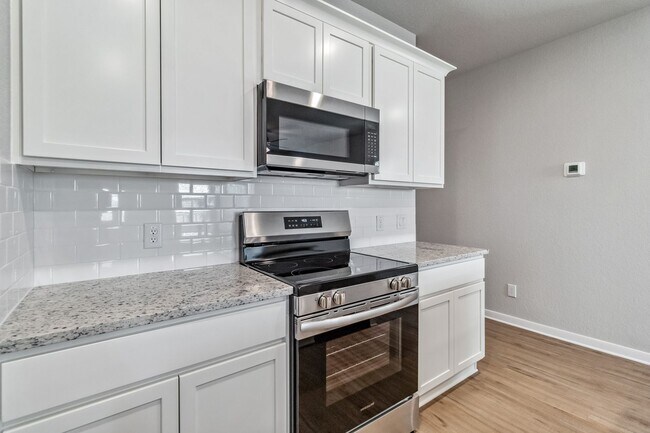 Building Photo - Luxury 3-bedroom, 2.5-bathroom Duplex in Saint Hedwig, TX!