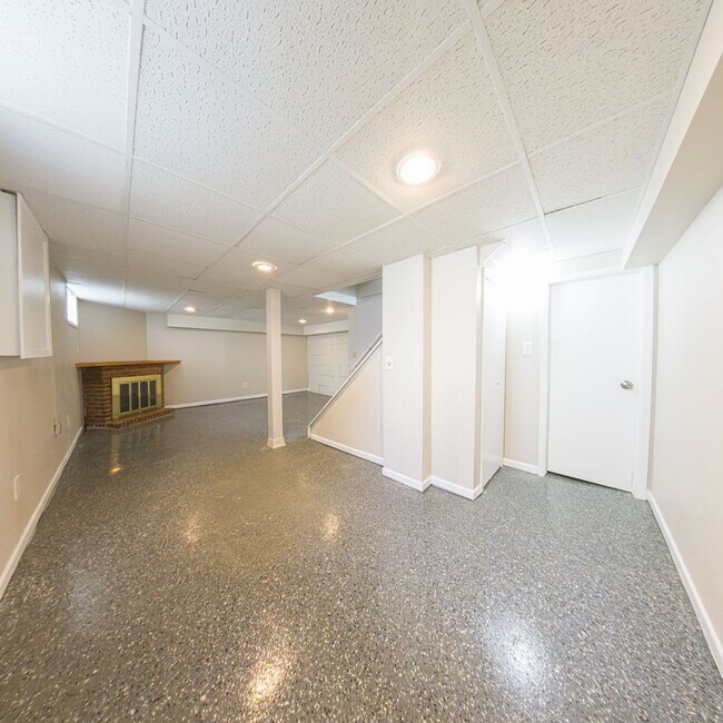 Building Photo - Updated 2-Bedroom, 1-Bath with Large Backyard