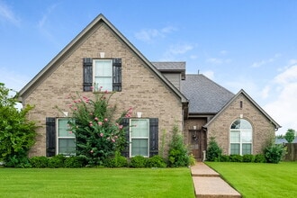 Building Photo - 3077 Pinetree Loop N