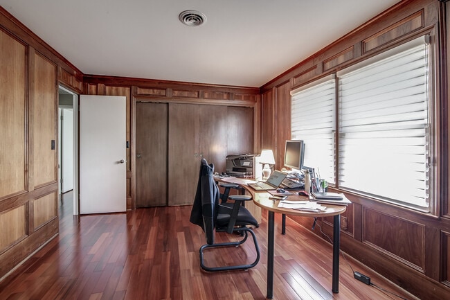 Building Photo - 720 Langford Ln NW