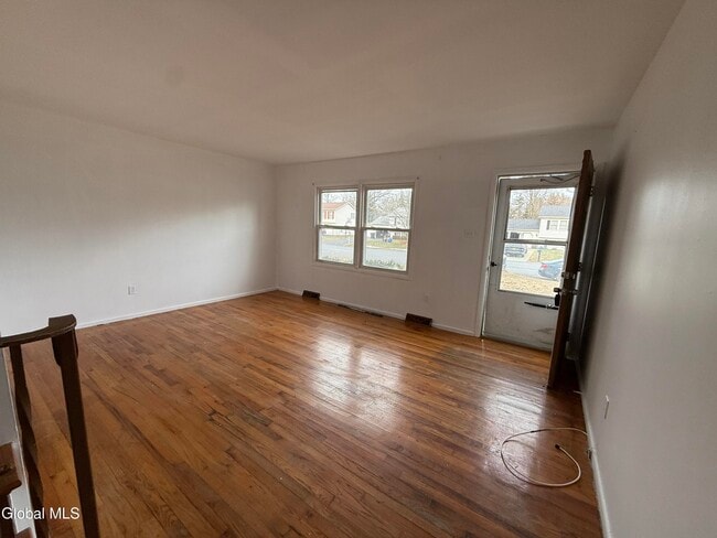 Building Photo - 5 Dowling Rd