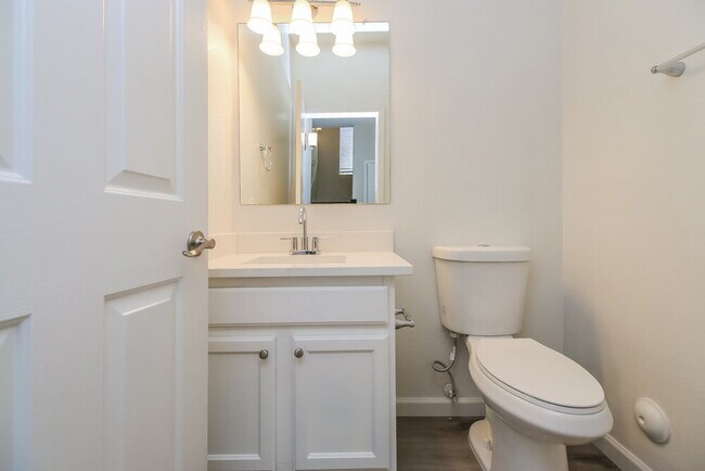 Building Photo - 1830 E Omega Dr