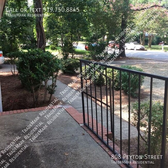 Building Photo - 808 Peyton St