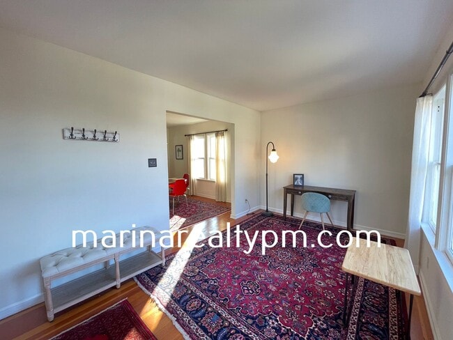 Building Photo - Welcome to this stunning 3 Bedroom 2 Bath ...