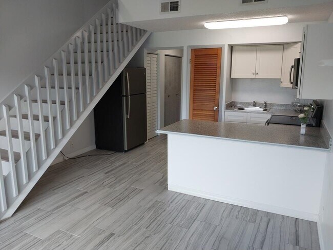 Building Photo - 1255 Ponce Island Dr