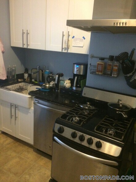 Building Photo - 137 Columbia St