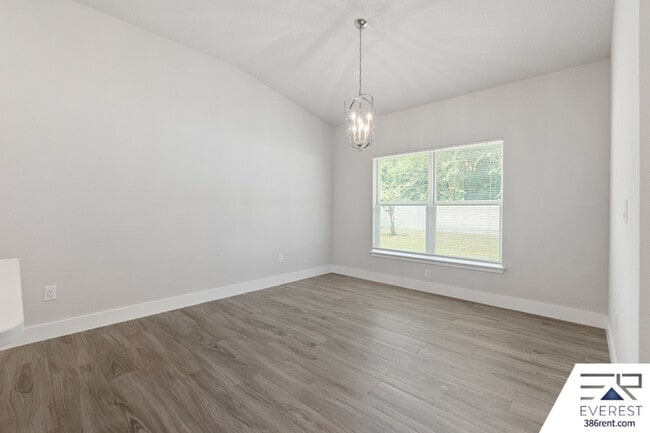 Building Photo - 8 Longview Ln